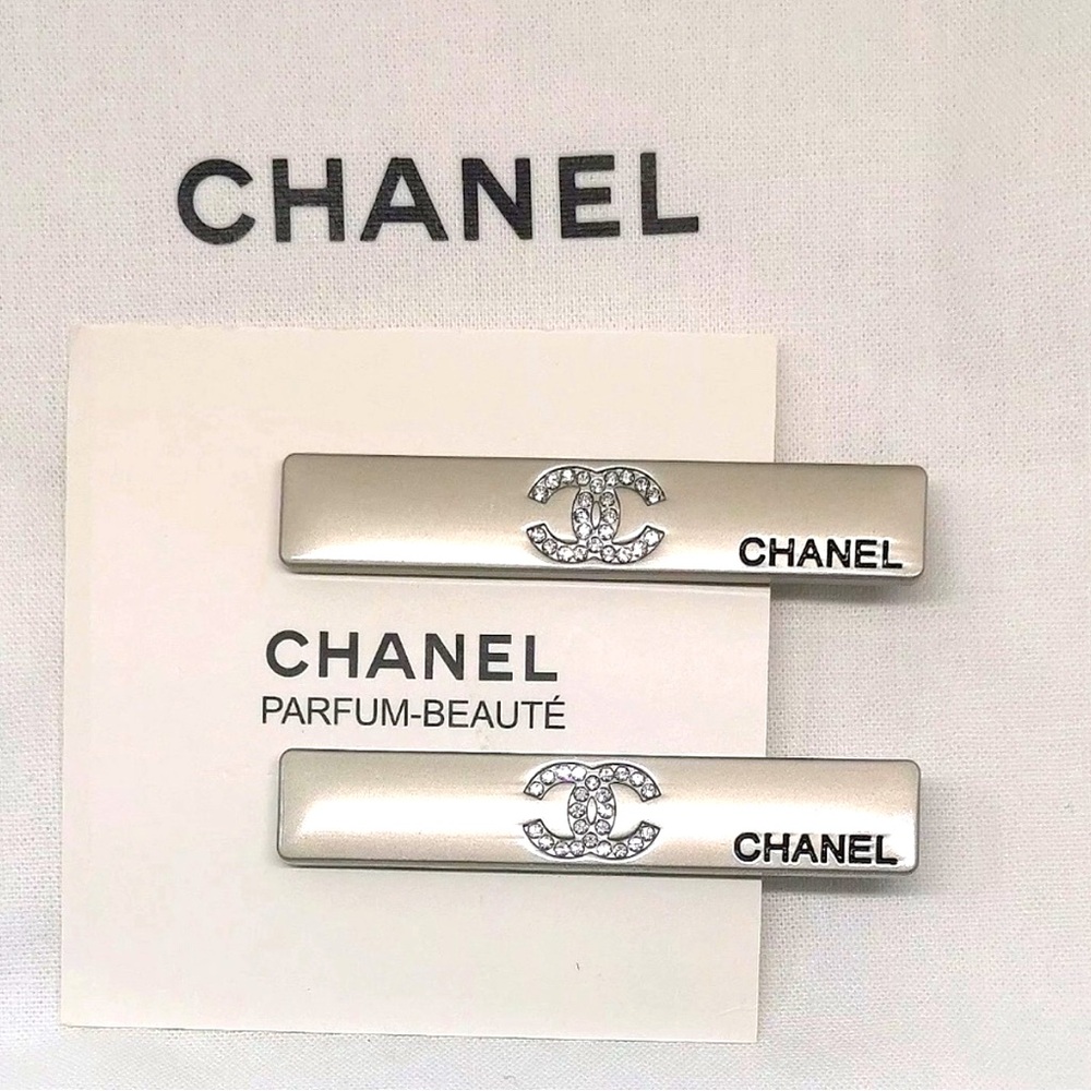 New With Box Chanel Beauty Hair Clip Gift
Set 2 Pcs Rare Silver